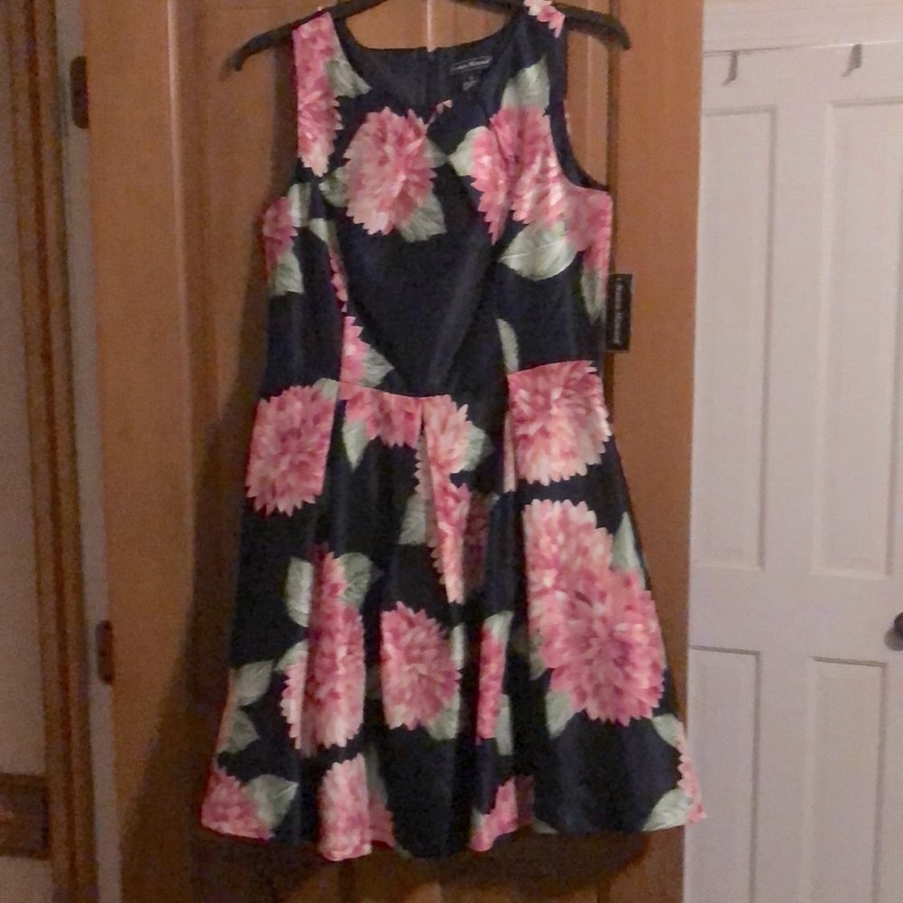 ๐ Dress - Picture 1 of 8